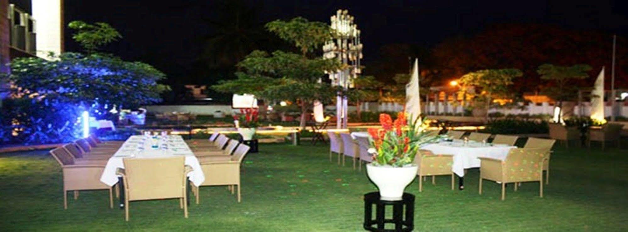 Royal Orchid Central Kireeti Hampi, Hospet Eksteriør billede